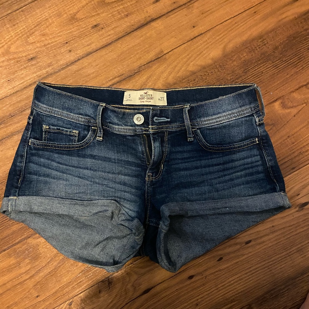 Hollister Low Rise Short Short Size 5, Women’s 27